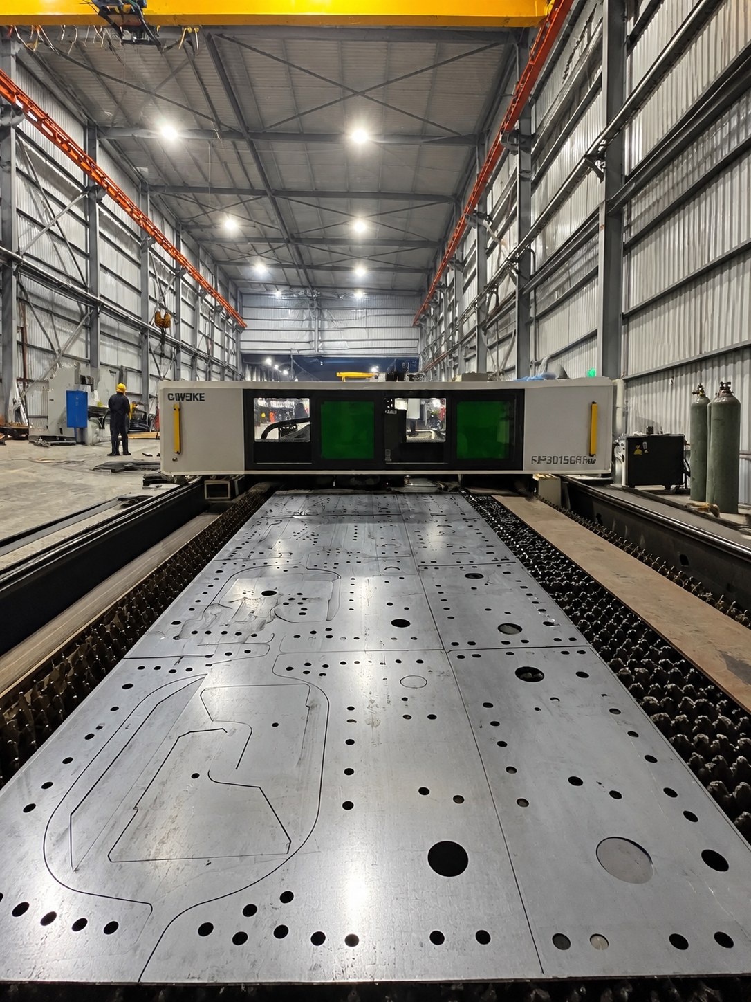 Long-bed laser cutting equipment
